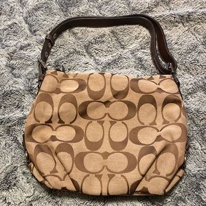 Coach purse in excellent condition, barely used.